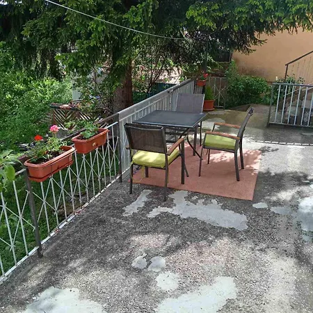 דירה View *